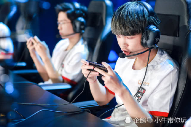 亚足联对魏震的处罚引发热议.