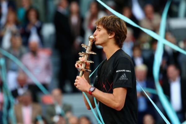 深圳新鹏城官方：张昱杰已完成手术 手术圆满成功